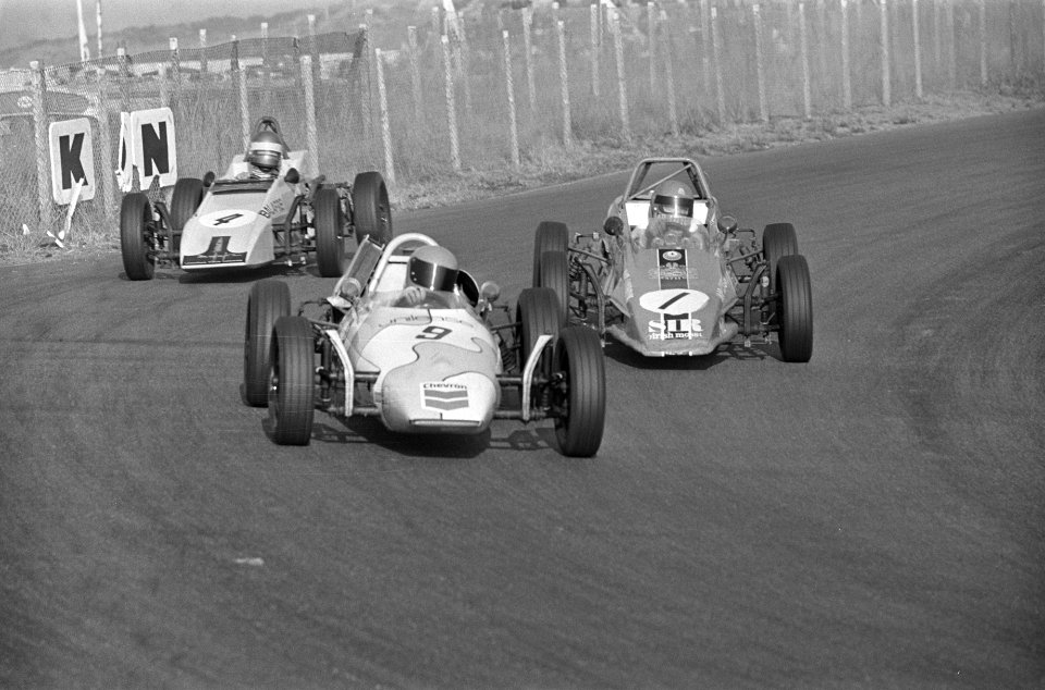 Slotraces op Zandvoort (auto), Formule Vee (no 1 Jaap Luyendijk , no 9 Jelle Hin, Bestanddeelnr 925-9385