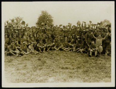 Some officers & men of the Wilts who defeated the Prussian guard at Thiepval - s, Bestanddeelnr 158-0190