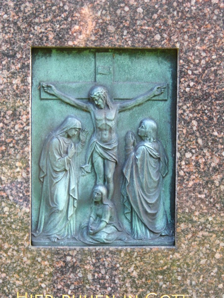 Sossenheim, Friedhof, Grab Baldes-Noss, Detail