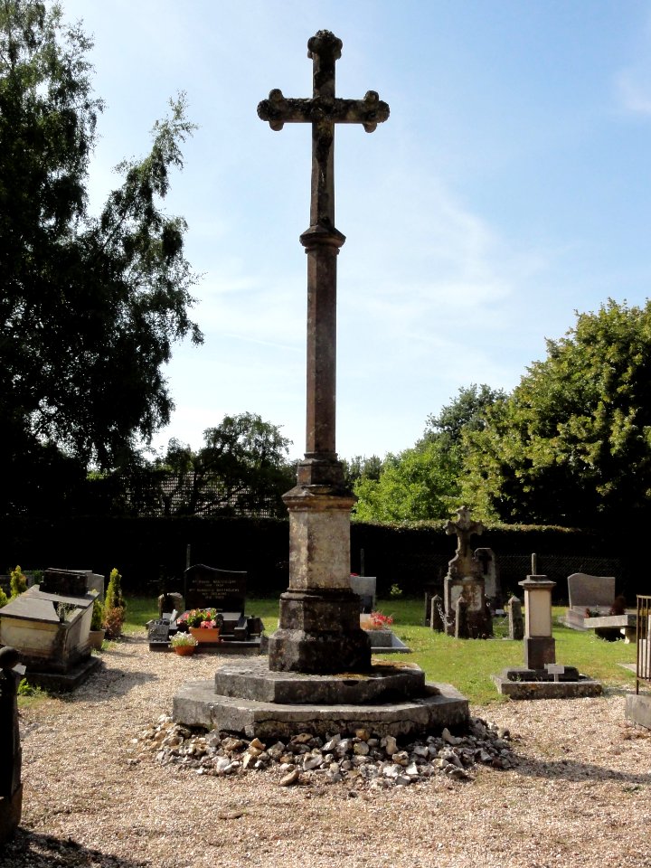 Sommesnil (Seine-Mar.) croix de cimetière
