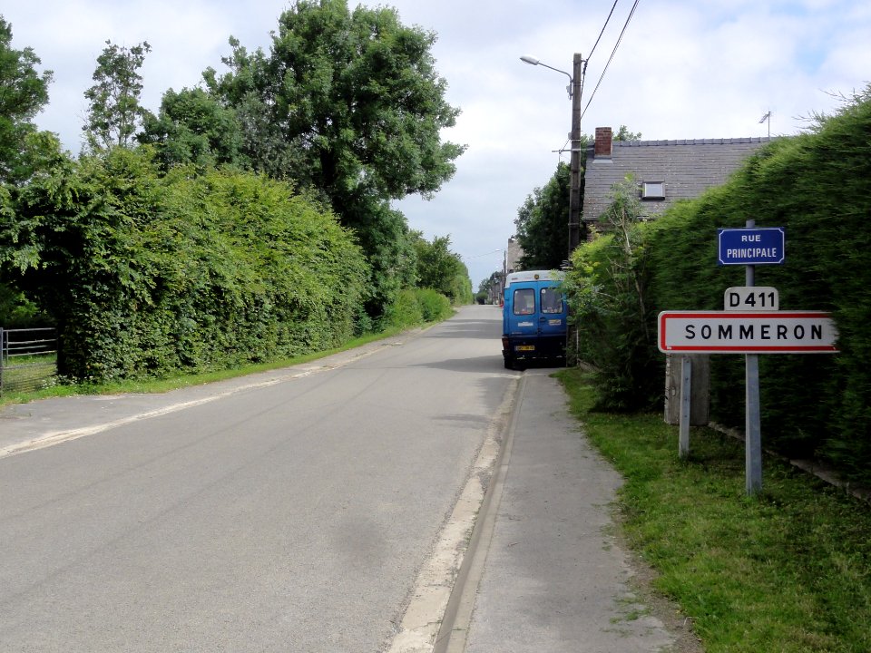 Sommeron (Aisne) city limit sign