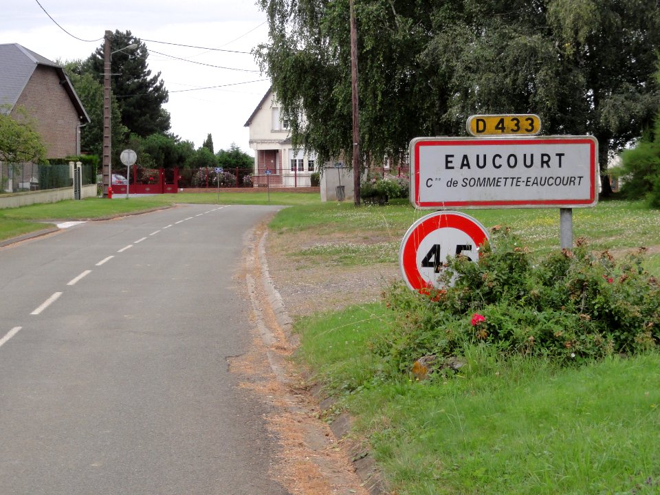 Sommette-Eaucourt (Aisne) city limit sign Eaucourt