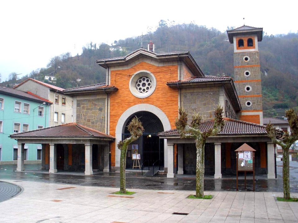 Sotrondio (San Martín del Rey Aurelio) - Iglesia de San Martín de Tours 1