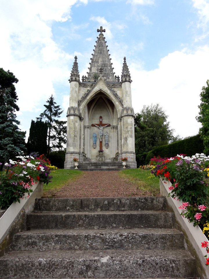 Solesmes (Nord, Fr) calvaire Place Charles de Gaulle
