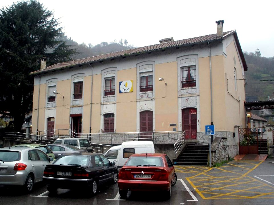 Sotrondio (San Martín del Rey Aurelio) - Estación de FEVE