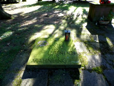 Sossenheim, Gedenkstätte Opfer WW II, Tafel