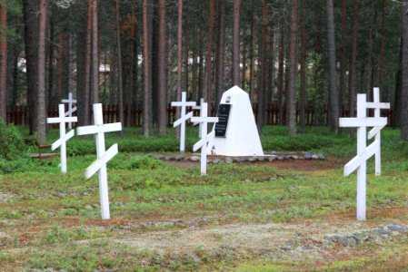 Sotavankileiri 9 hautausmaa Kemi 20150801 01