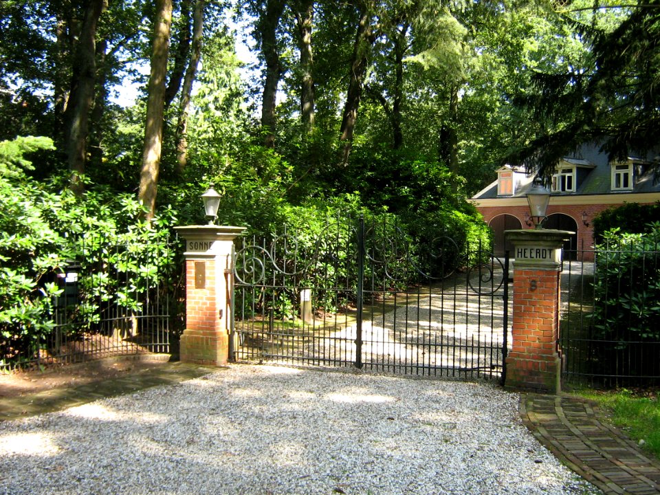 Sonneheerdt fence Hilversum Netherlands