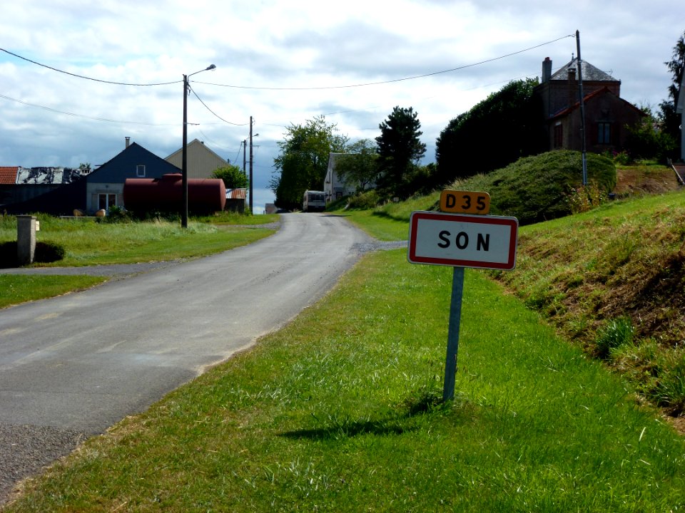 Son (Ardennes) city limit sign