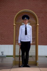 Soldier kremlin regiment unknown soldier tomb july 2016