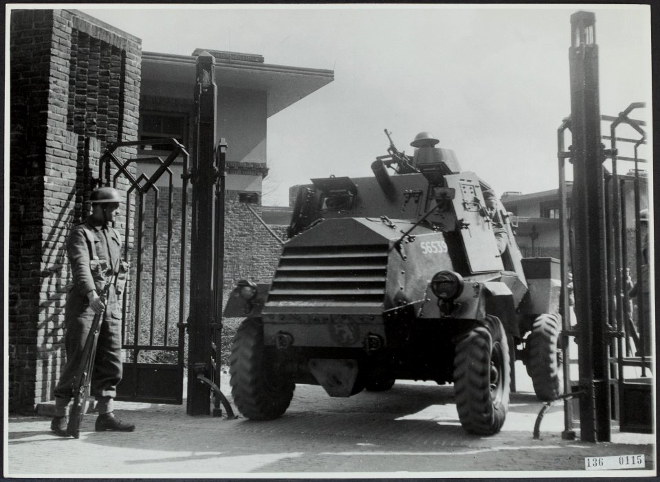 Soldaten, tanks, conferenties, Bestanddeelnr 136-0115