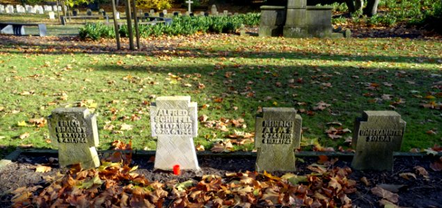 Soldiers graves - Katharinenfriedhof Garnisonfriedhof - Braunschweig, Germany - DSC04422