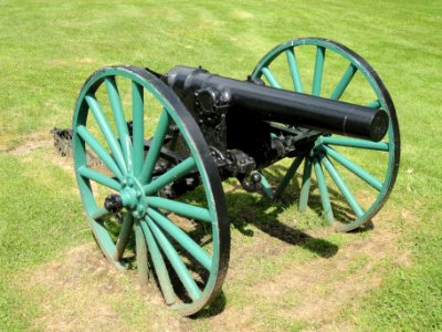 Soldiers Monument cannon - Gardner, MA - DSC00875