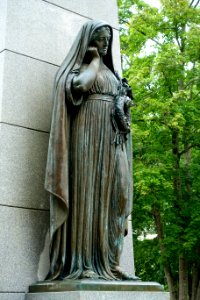 Soldiers Monument by Frederick Wellington Ruckstull, sculpted 1922, granite and bronze DSC04168