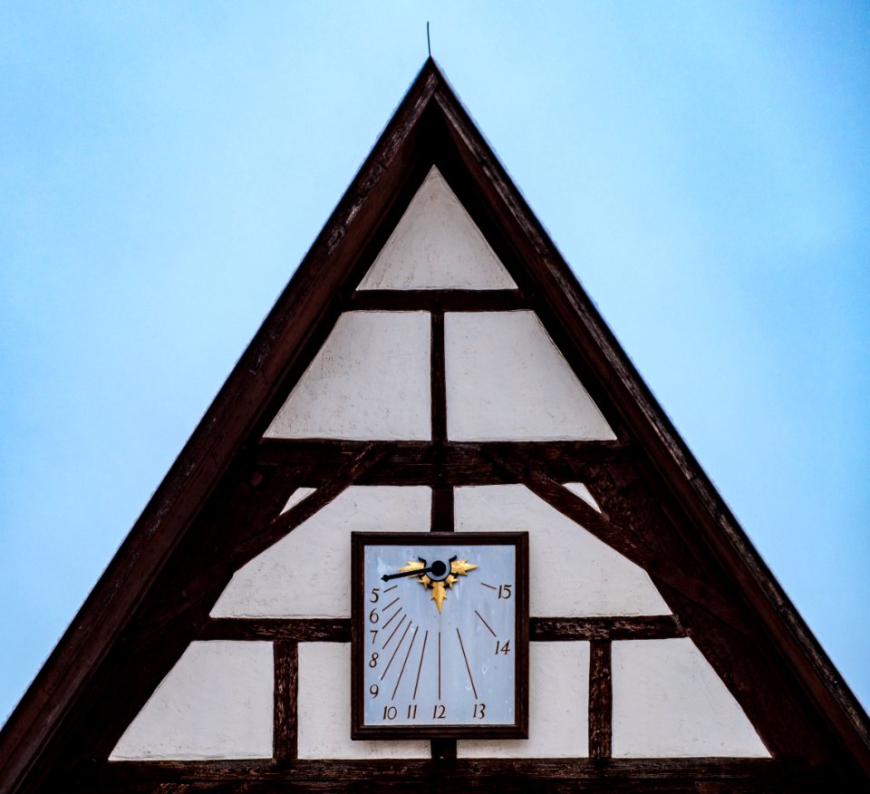 Sonnenuhr auf dem Schulberg in Tübingen 2019