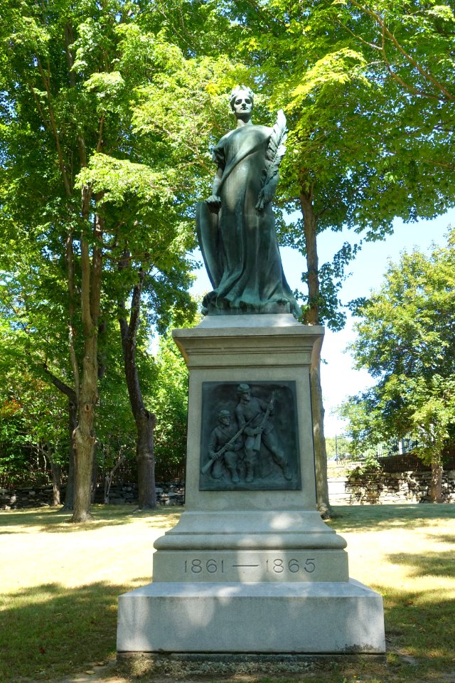 Soldiers Monument - Spencer, Massachusetts - DSC02280