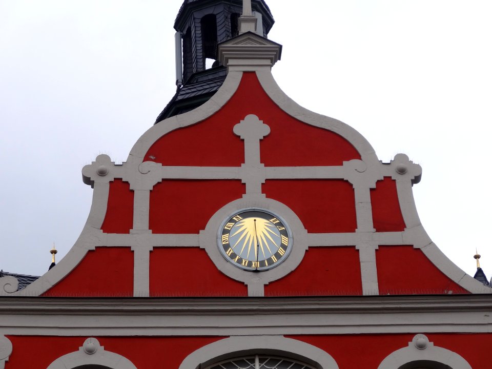 Sonnenuhr am Rathaus in Arnstadt