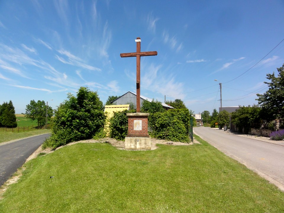Sons-et-Ronchères (Aisne) croix de chemin