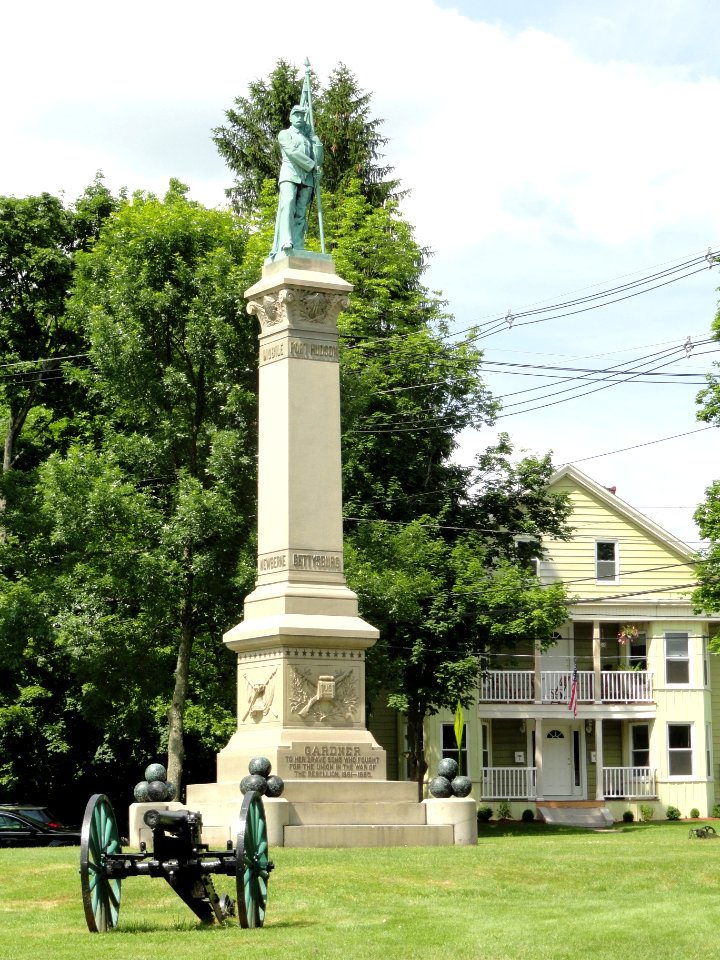 Soldiers Monument - Gardner, MA - DSC00865