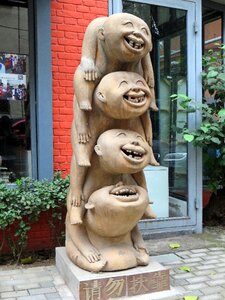 Laugh joy sculpture