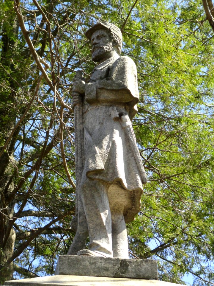 Soldiers Monument - Weatogue, Simsbury, Connecticut - DSC09368