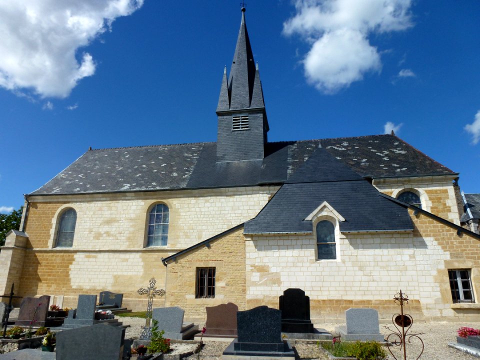 Sorbon (Ardennes) église, vue latérale