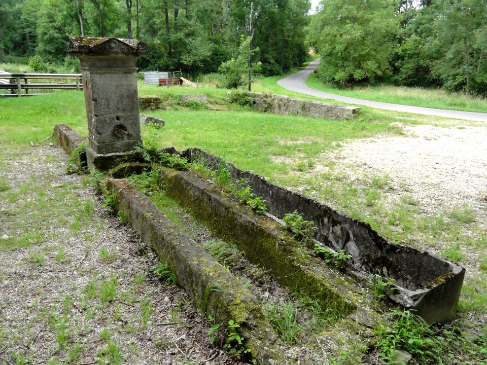 Sornéville (M-et-M) gayoir (02) avec fontaine