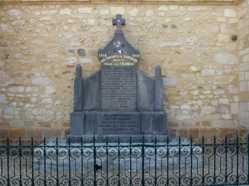 Sorbon (Ardennes) monument aux morts