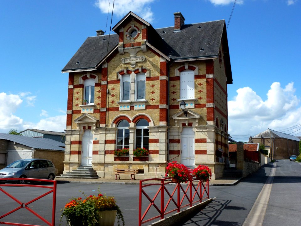 Sorbon (Ardennes) mairie - école