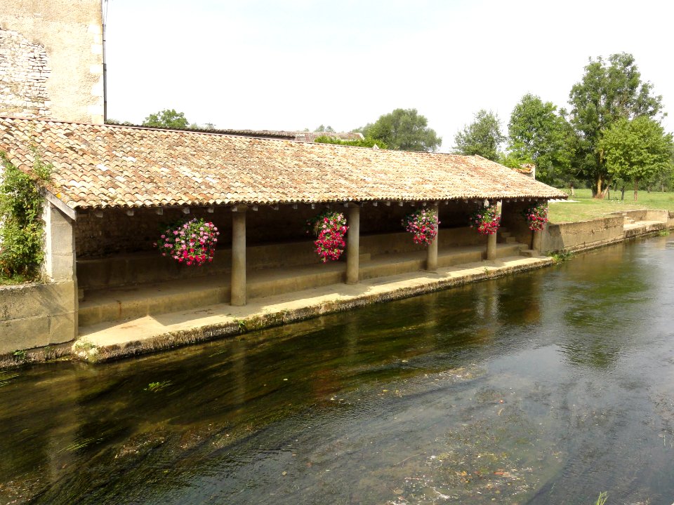 Sorcy-Saint-Martin (Meuse) lavoir sur petit bras de Meuse