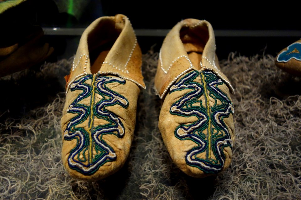 Southeastern region moccasins, c. 1850 - Bata Shoe Museum - DSC00620
