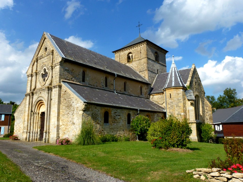 Sorcy-Bauthémont (Ardennes) église Notre-Dame, vue d'angle