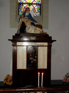 Soustons (Landes) église, pietà monument aux morts