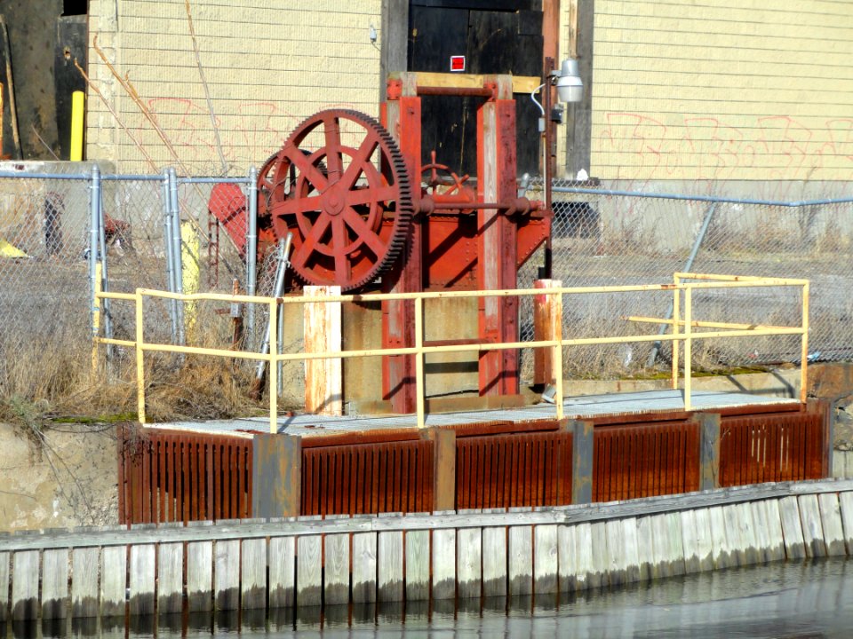 South Canal gate - Lawrence, MA - DSC03534