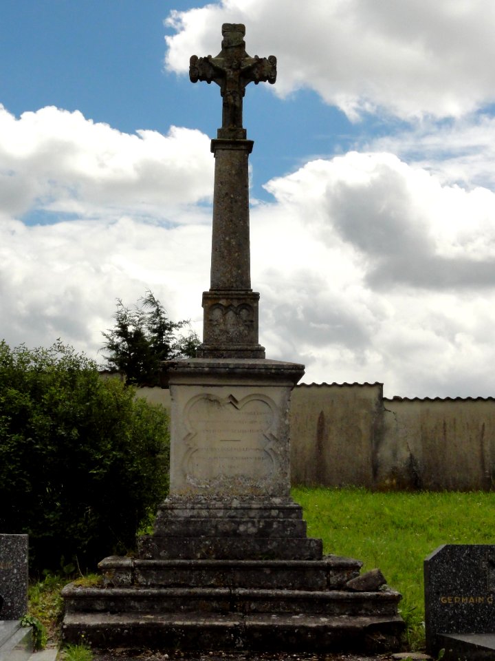 Sornéville (M-et-M) croix de cimetière