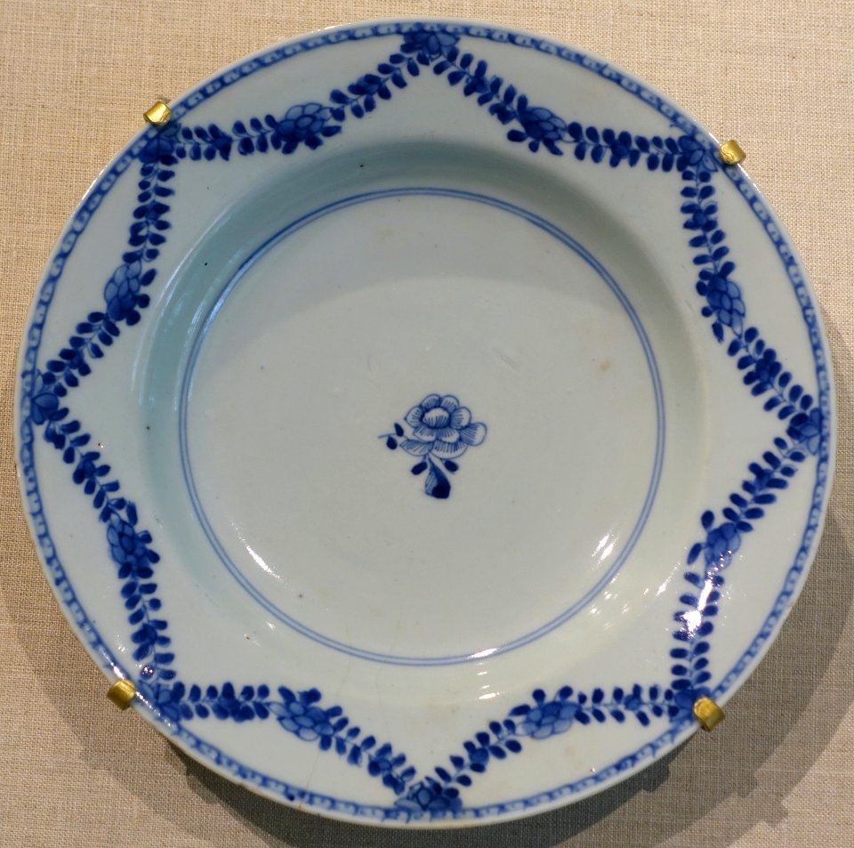 Soup plate, China, 1750-1800, porcelain - Portland Museum of Art - Portland, Maine - DSC04111