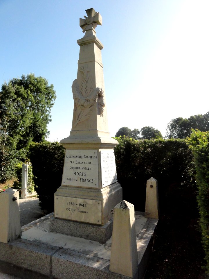Sorquainville (Seine-Mar.) monument aux morts (01)