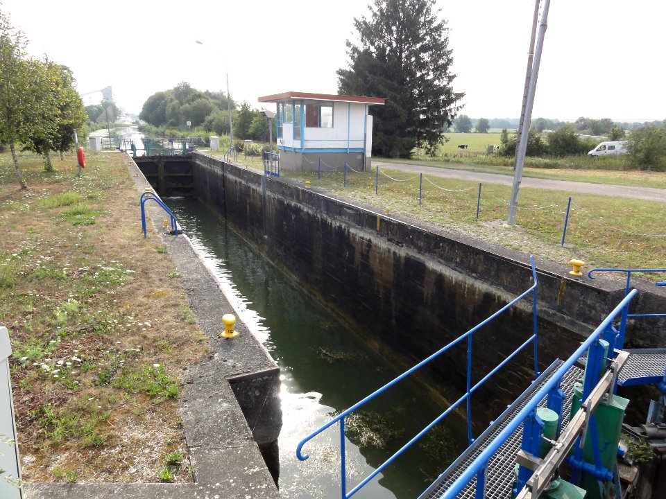 Sorcy-Saint-Martin (Meuse) Canal de l'Est écluse nr 3 de Frâsnes (01)