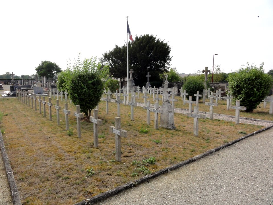 Sorcy-Saint-Martin (Meuse) cimetière, carré militaire (01)