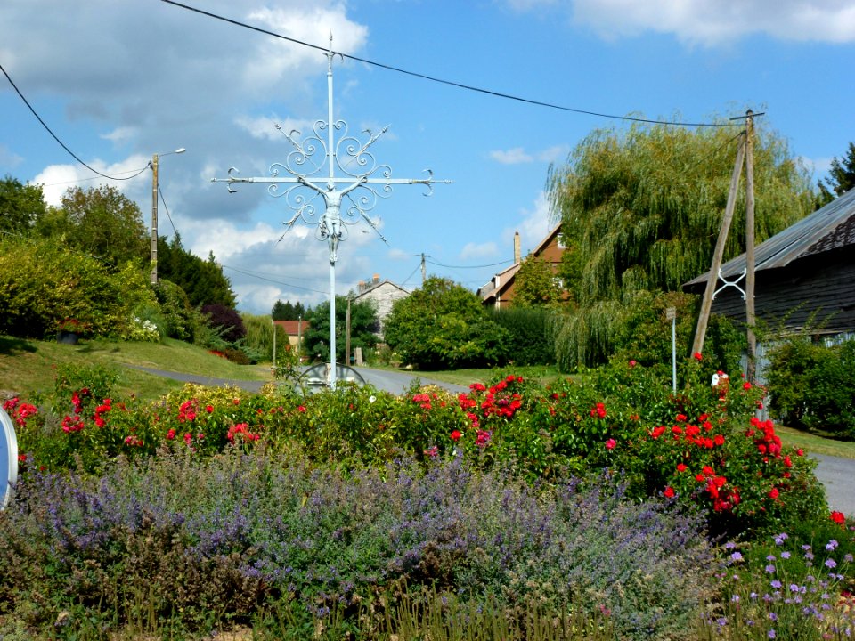 Sorcy-Bauthémont (Ardennes) croix de chemin