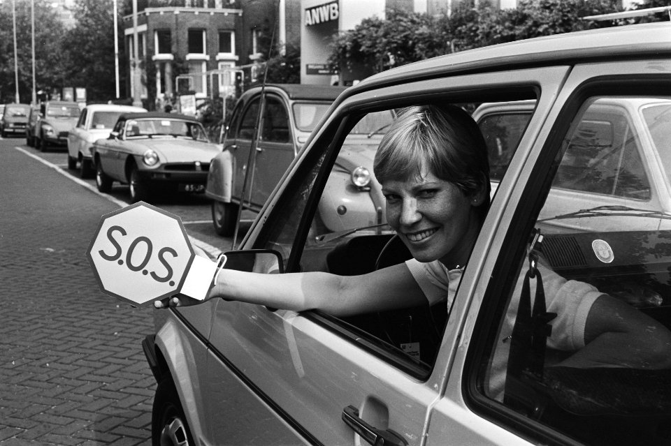 SOS-bordje voor gehandicapten ingevoerd, Bestanddeelnr 930-9986