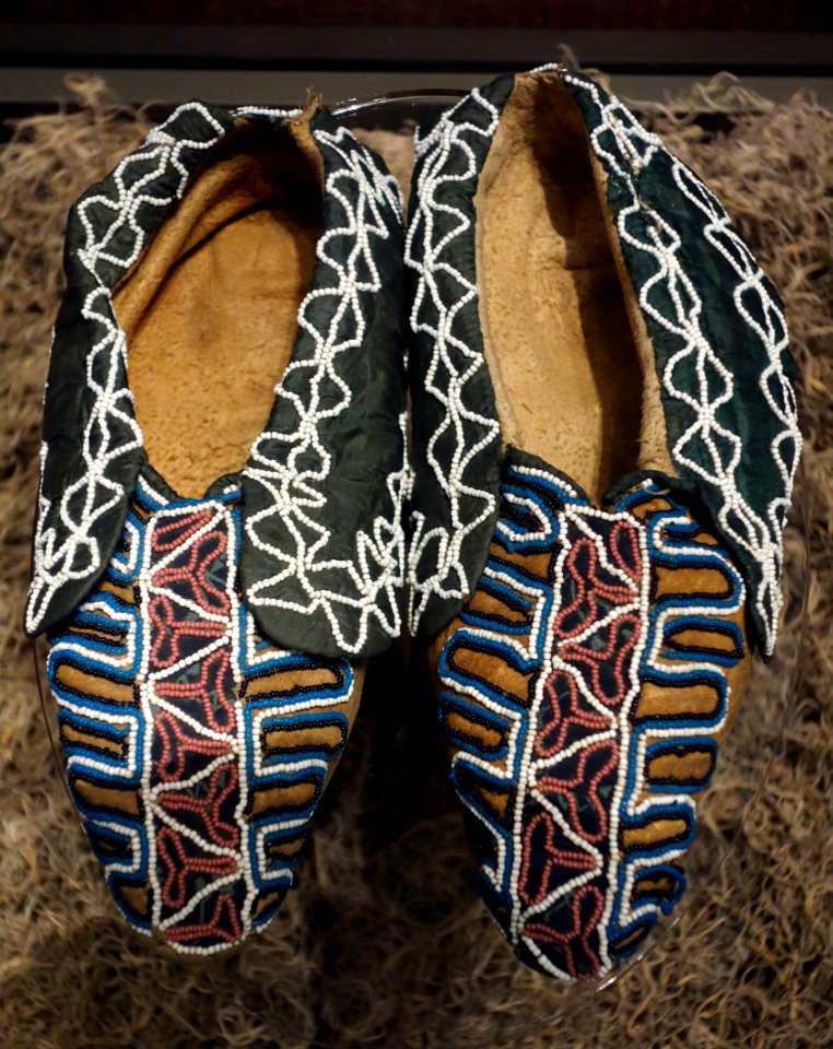 Southeastern region moccasins, c. 1830 - Bata Shoe Museum - DSC00633