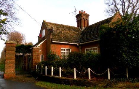 South Lodge, Turners Hill Road, Pound Hill, Crawley photo