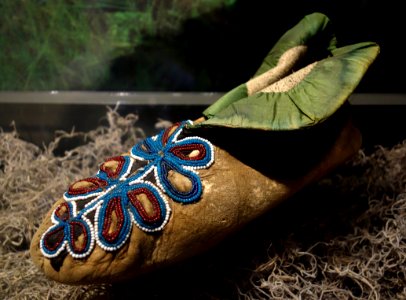 Southeastern region moccasin, 1820-1840 - Bata Shoe Museum - DSC00617