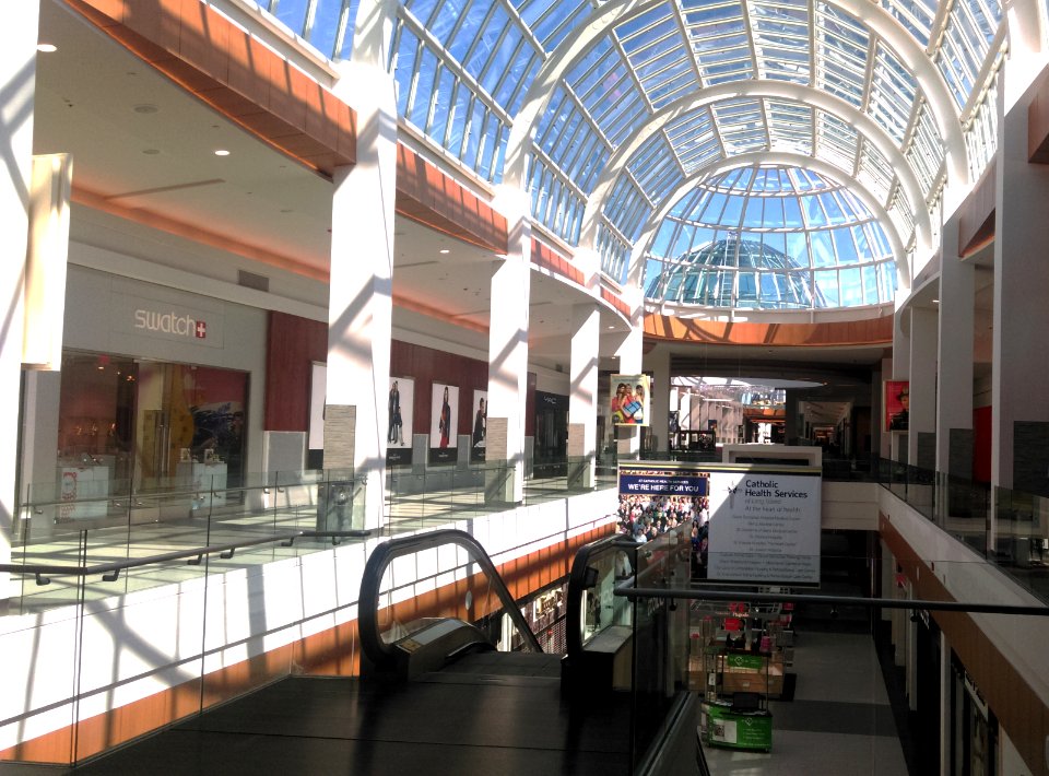 Southeast gallery Roosevelt Field sunny morning jeh
