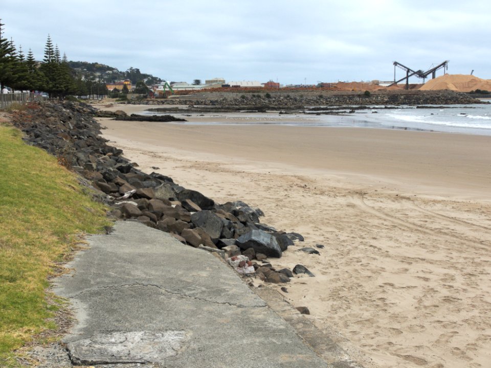 South-Burnie-beach-20150207-007
