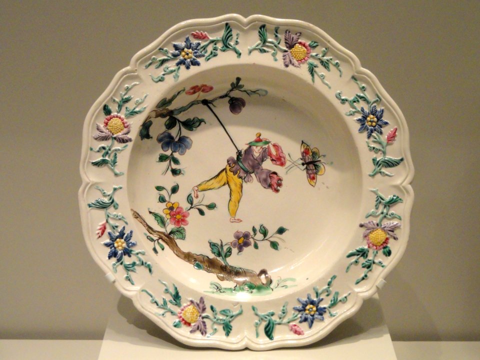 Soup Plate, c. 1760, Staffordshire, England, salt-glazed stoneware with enameling - Art Institute of Chicago - DSC09962