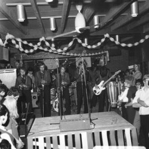 Soulgroep The Free geeft show in Amsterdamse Club 67 Jimmy Mack van The Fr, Bestanddeelnr 922-1182