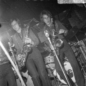 Soulgroep The Free geeft show in Amsterdamse Club 67 Jimmy Mach van The Free, Bestanddeelnr 922-1188