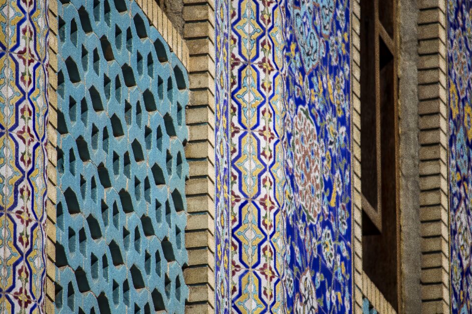 Sunni emirates blue